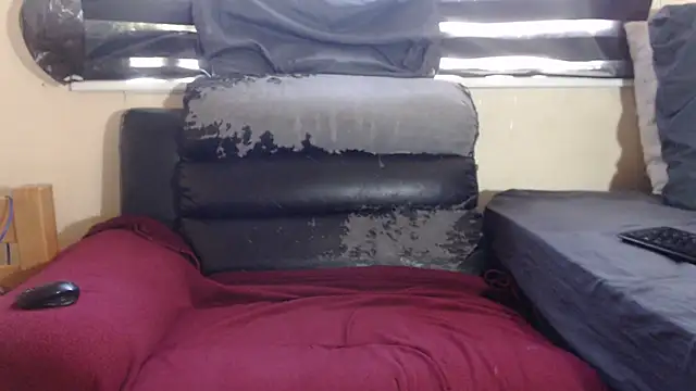 Snapshot of Sweetslender chatting on 7, 10, 2025 Sweetslender online show from 7, 10, 2025