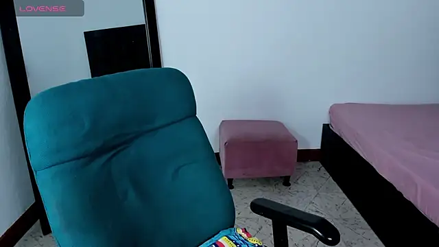 Snapshot of MaiaPetitte_ chatting on 30, 12, 2024 MaiaPetitte online show from 30, 12, 2024