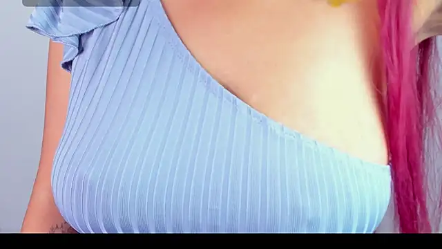 Snapshot of MaiaPetitte_ chatting on 3, 12, 2025 MaiaPetitte online show from 3, 12, 2025