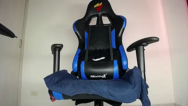 MAXJONES 2 online show from 10, 5, 2026