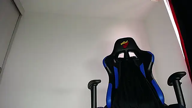 MAXJONES 2 online show from 17, 5, 2026