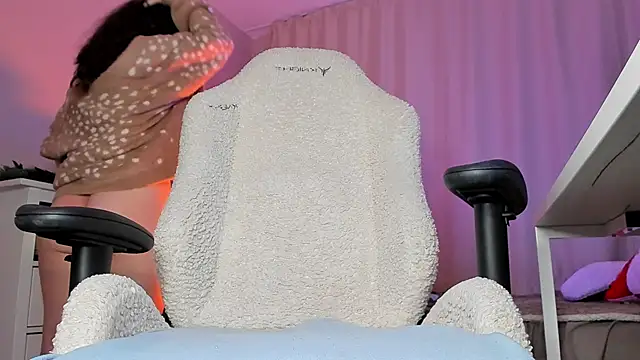 Snapshot of EmilyAden chatting on 1, 12, 2025 EmilyAden online show from 1, 12, 2025