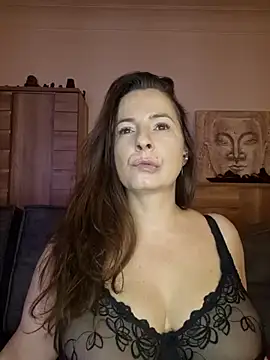 Snapshot of cristalines chatting on 16, 10, 2025 cristalines online show from 16, 10, 2025