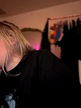 Snapshot of PiggyRose chatting on 1, 10, 2025 PiggyRose online show from 1, 10, 2025