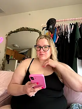 Snapshot of PiggyRose chatting on 19, 10, 2025 PiggyRose online show from 19, 10, 2025