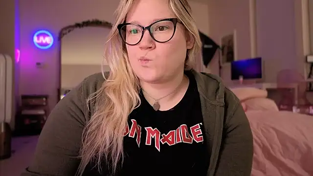 PiggyRose online show from 21, 3, 2026