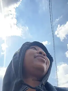 Snapshot of cherrybabe76 chatting on 5, 11, 2025 cherrybabe76 online show from 5, 11, 2025