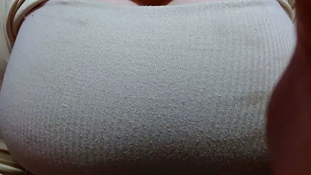 Snapshot of AnnyelinnaLove chatting on 22, 1, 2025 AnnyelinnaLove online show from 22, 1, 2025