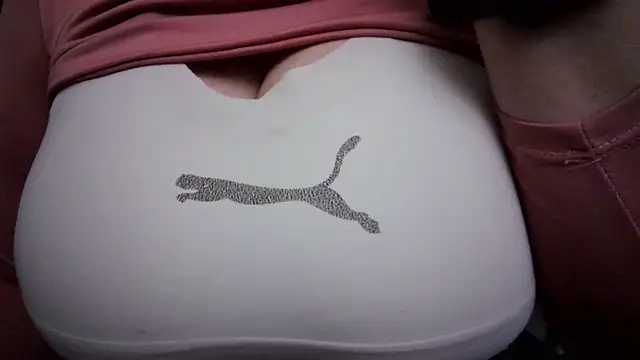 Snapshot of AnnyelinnaLove chatting on 18, 12, 2025 AnnyelinnaLove online show from 18, 12, 2025