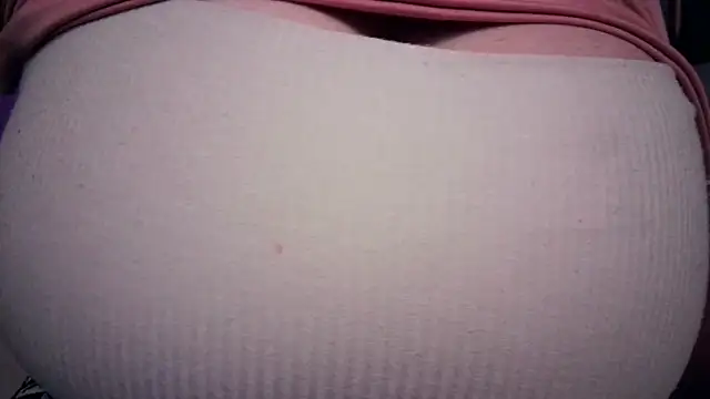 Snapshot of AnnyelinnaLove chatting on 6, 1, 2026 AnnyelinnaLove online show from 6, 1, 2026