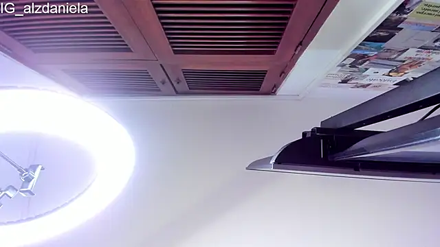 Kaitlyn Brwon online show from 20, 9, 2025