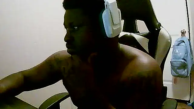 Snapshot of maskednetwork chatting on 17, 5, 2026 maskednetwork online show from 17, 5, 2026