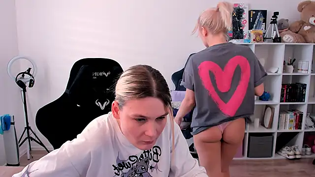 hotblonds online show from 6, 2, 2026