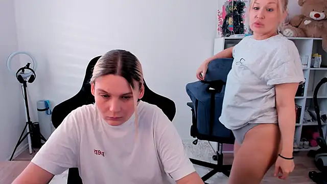 Snapshot of hotblonds chatting on 7, 2, 2026 hotblonds online show from 7, 2, 2026