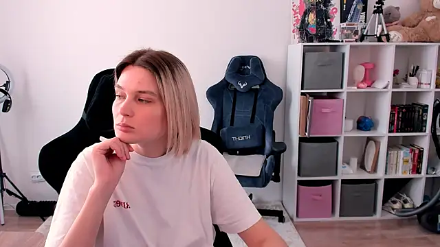 Snapshot of hotblonds chatting on 9, 3, 2026 hotblonds online show from 9, 3, 2026