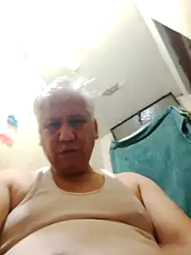 Snapshot of Momlover2022 chatting on 9, 4, 2026 Momlover2022 online show from 9, 4, 2026