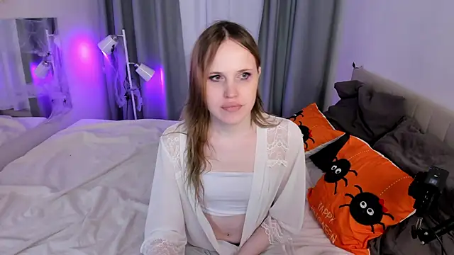 Snapshot of EffieMinki chatting on 28, 10, 2025 EffieMinki online show from 28, 10, 2025