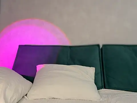 Kira Quinn online show from 5, 2, 2026