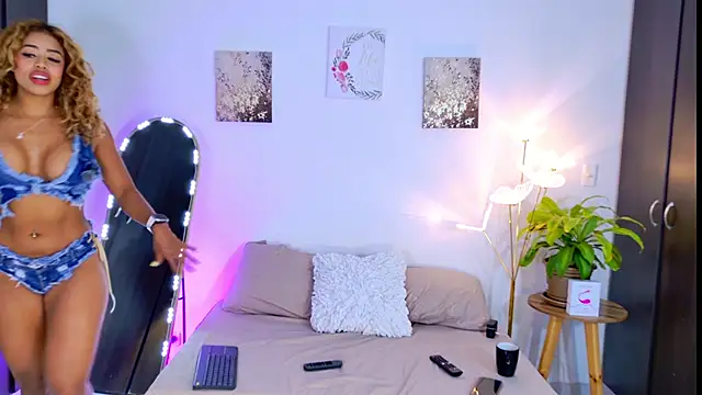 SarahCinnamon- online show from 8, 5, 2026