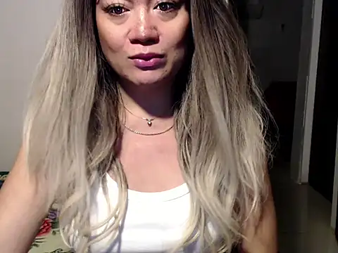 Snapshot of cum2mama chatting on 8, 9, 2025 cum2mama online show from 8, 9, 2025