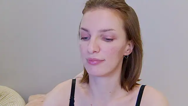 Snapshot of Beauty_Alex chatting on 5, 1, 2025 Beauty Alex online show from 5, 1, 2025
