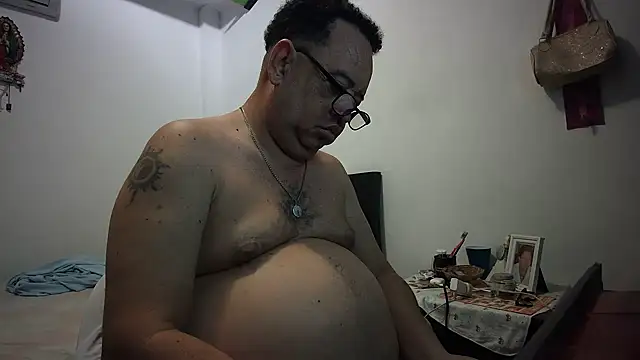 Snapshot of djtomxxx2777 chatting on 11, 10, 2025 djtomxxx2777 online show from 11, 10, 2025