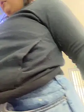 Snapshot of Lia_sexx chatting on 12, 11, 2025 Lia sexx online show from 12, 11, 2025