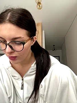 Snapshot of little_belucci chatting on 8, 1, 2026 little belucci online show from 8, 1, 2026