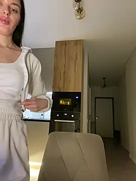 Snapshot of little_belucci chatting on 13, 1, 2026 little belucci online show from 13, 1, 2026