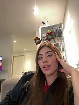 Snapshot of MaddyyLennon chatting on 16, 12, 2024 MaddyyLennon online show from 16, 12, 2024