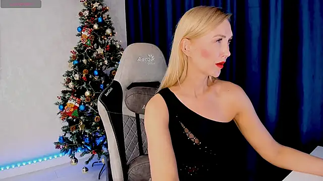 Snapshot of HotyPlays chatting on 24, 12, 2024 HotyPlays online show from 24, 12, 2024