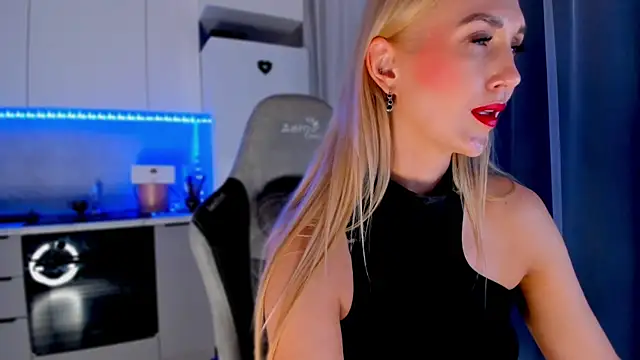 Snapshot of HotyPlays chatting on 28, 1, 2025 HotyPlays online show from 28, 1, 2025