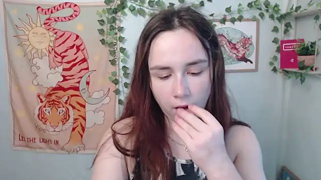 Snapshot of VeryVeryVeryShy_ chatting on 18, 6, 2026 VeryVeryVeryShy online show from 18, 6, 2026