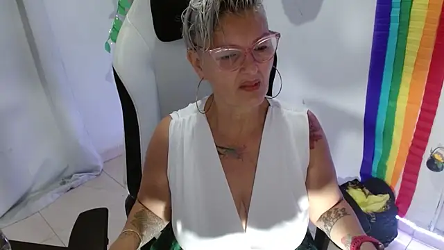 Snapshot of bety-cum2 chatting on 17, 3, 2026 bety-cum2 online show from 17, 3, 2026