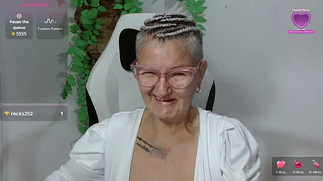 Snapshot of bety-cum2 chatting on 23, 3, 2026 bety-cum2 online show from 23, 3, 2026