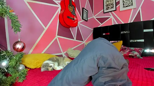 Little doll  online show from 16, 12, 2025