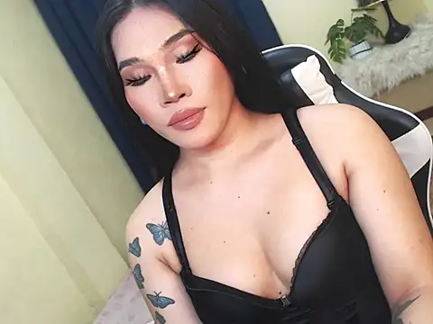 Snapshot of Ur_Fantastic_Lina chatting on 3, 11, 2025 Ur Fantastic Lina online show from 3, 11, 2025