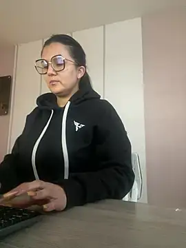 SWEETLILY18 online show from 19, 12, 2024