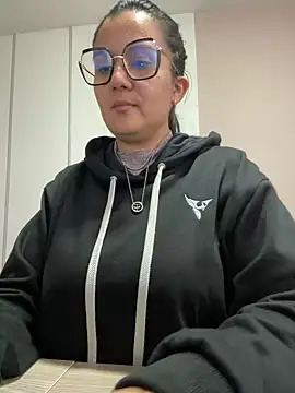 SWEETLILY18 online show from 23, 12, 2024