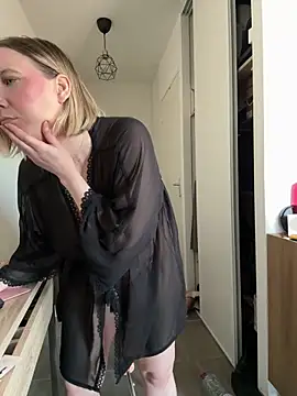 dollssfr online show from 5, 3, 2025