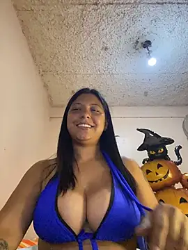 Snapshot of Leylafourniert chatting on 23, 10, 2025 Leylafourniert online show from 23, 10, 2025