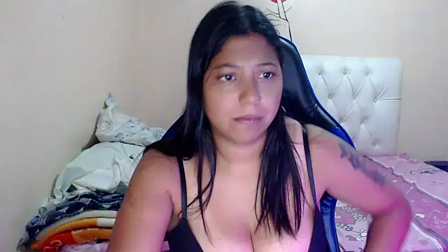 Snapshot of Leylafourniert chatting on 30, 10, 2025 Leylafourniert online show from 30, 10, 2025