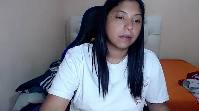 Snapshot of Leylafourniert chatting on 13, 12, 2025 Leylafourniert online show from 13, 12, 2025