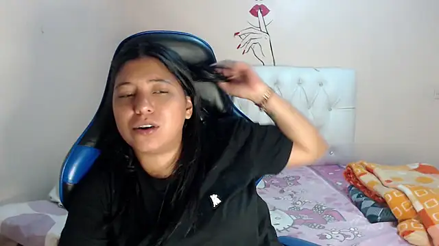 Snapshot of Leylafourniert chatting on 21, 12, 2025 Leylafourniert online show from 21, 12, 2025