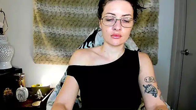 Snapshot of MelroseStrip chatting on 21, 9, 2025 MelroseStrip online show from 21, 9, 2025