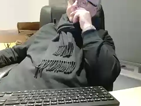 Snapshot of bigbadjon69 chatting on 30, 12, 2024 bigbadjon69 online show from 30, 12, 2024