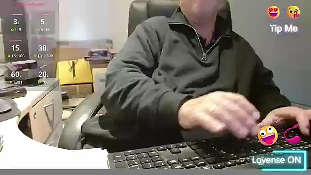 Snapshot of bigbadjon69 chatting on 20, 10, 2025 bigbadjon69 online show from 20, 10, 2025