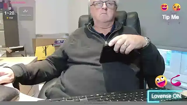 Snapshot of bigbadjon69 chatting on 24, 10, 2025 bigbadjon69 online show from 24, 10, 2025