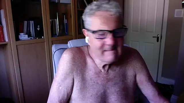 Snapshot of Oldpistolpete chatting on 23, 6, 2026 Oldpistolpete online show from 23, 6, 2026