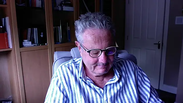 Snapshot of Oldpistolpete chatting on 26, 6, 2026 Oldpistolpete online show from 26, 6, 2026